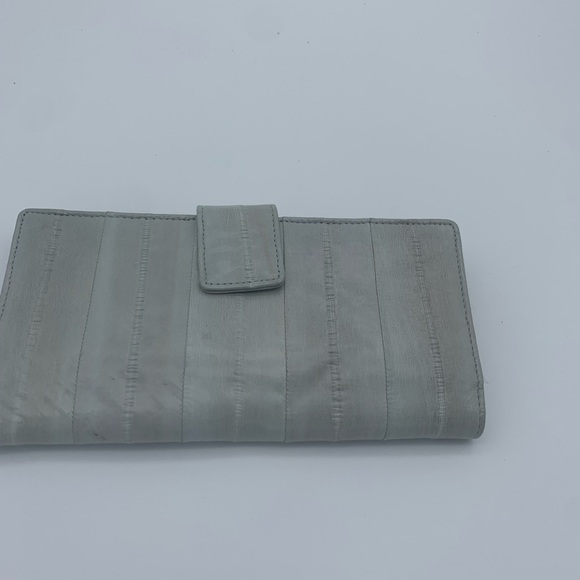 Elegant Lee Sands Eel skin wallet - Picture 1 of 4